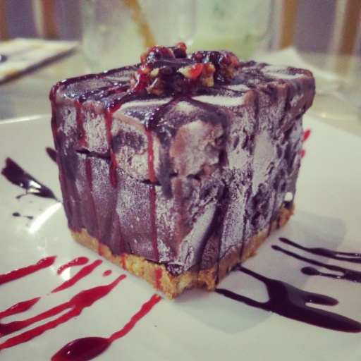 Mudvelicious ($9.90) - Too sweet for me and lacking chocolate taste. Still prefer the raw cheese cakes.