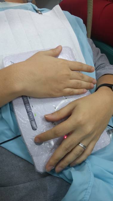 Bio-resonance pad to calm the patient down during plaque clean up!